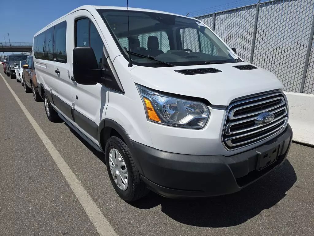 
								2017 FORD TRANSIT 350 WAGON XLT VAN w/Low Roof w/60/40 Side Door Van 3D full									