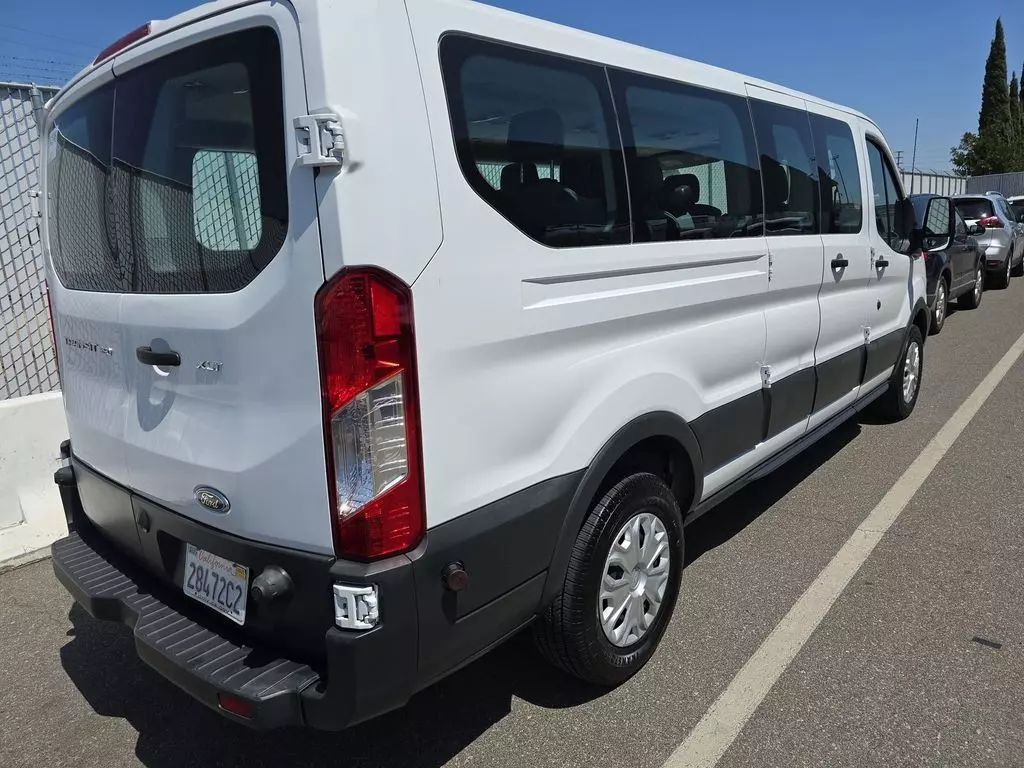 
								2017 FORD TRANSIT 350 WAGON XLT VAN w/Low Roof w/60/40 Side Door Van 3D full									