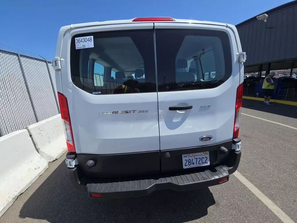 
								2017 FORD TRANSIT 350 WAGON XLT VAN w/Low Roof w/60/40 Side Door Van 3D full									