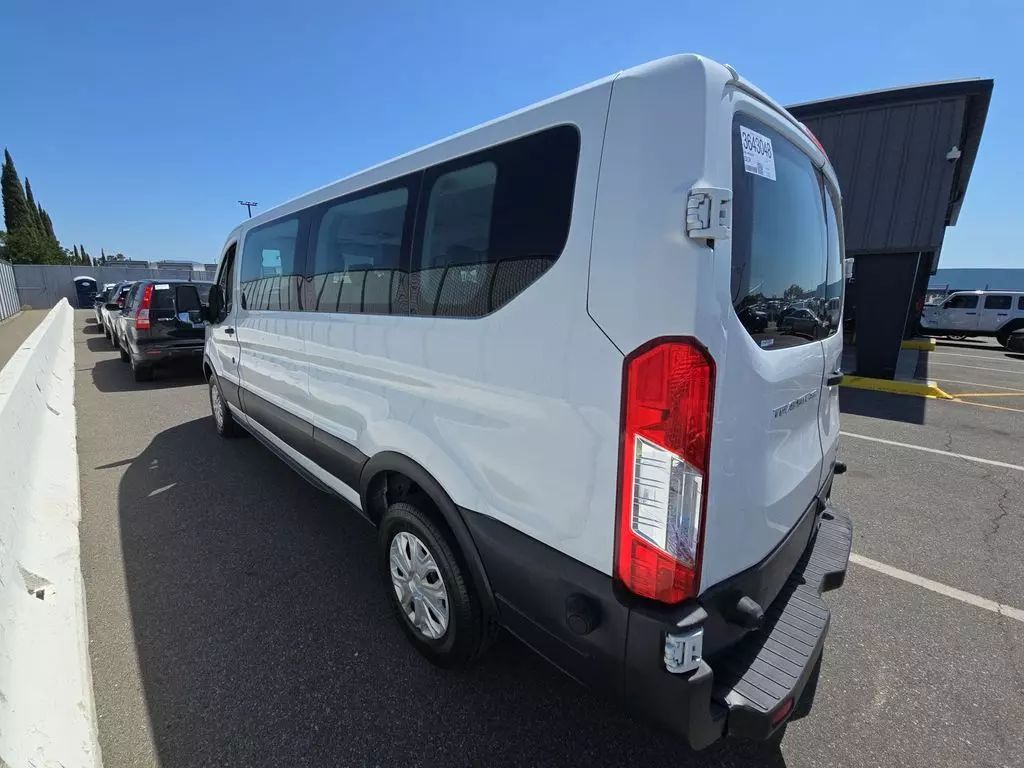 
								2017 FORD TRANSIT 350 WAGON XLT VAN w/Low Roof w/60/40 Side Door Van 3D full									