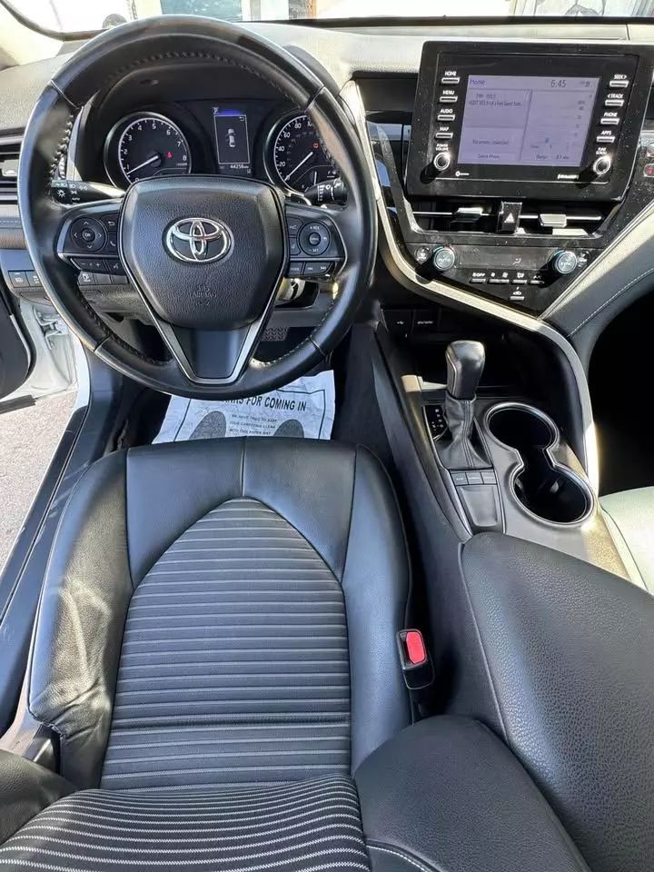 
								2022 TOYOTA CAMRY SE SEDAN 4D full									