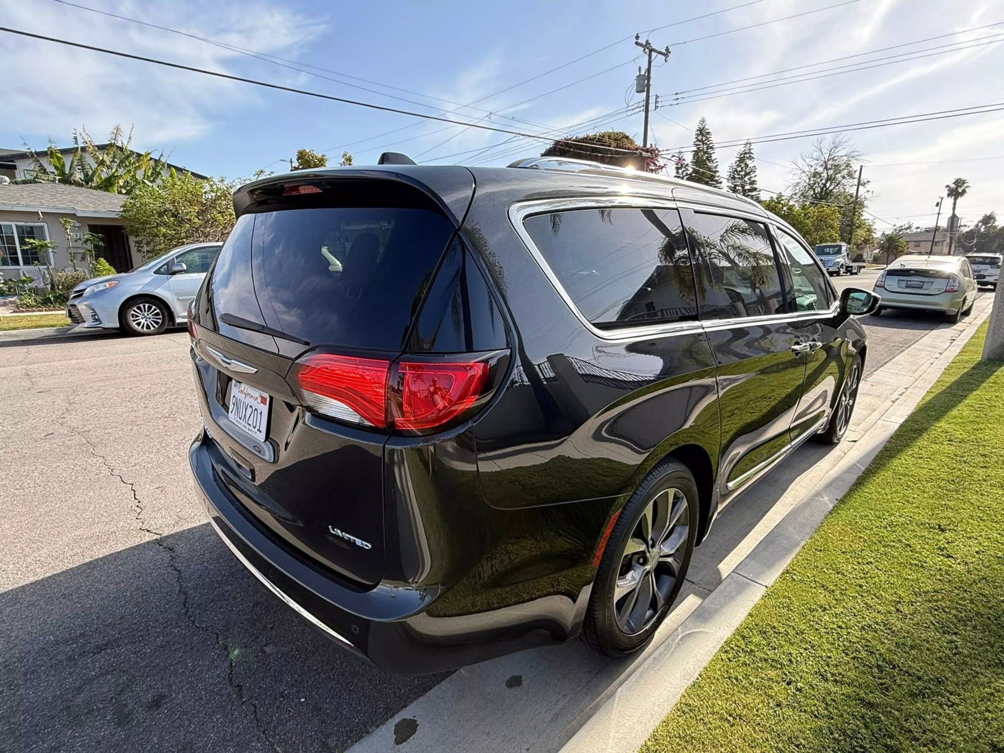 
								2017 CHRYSLER PACIFICA LIMITED MINIVAN 4D full									