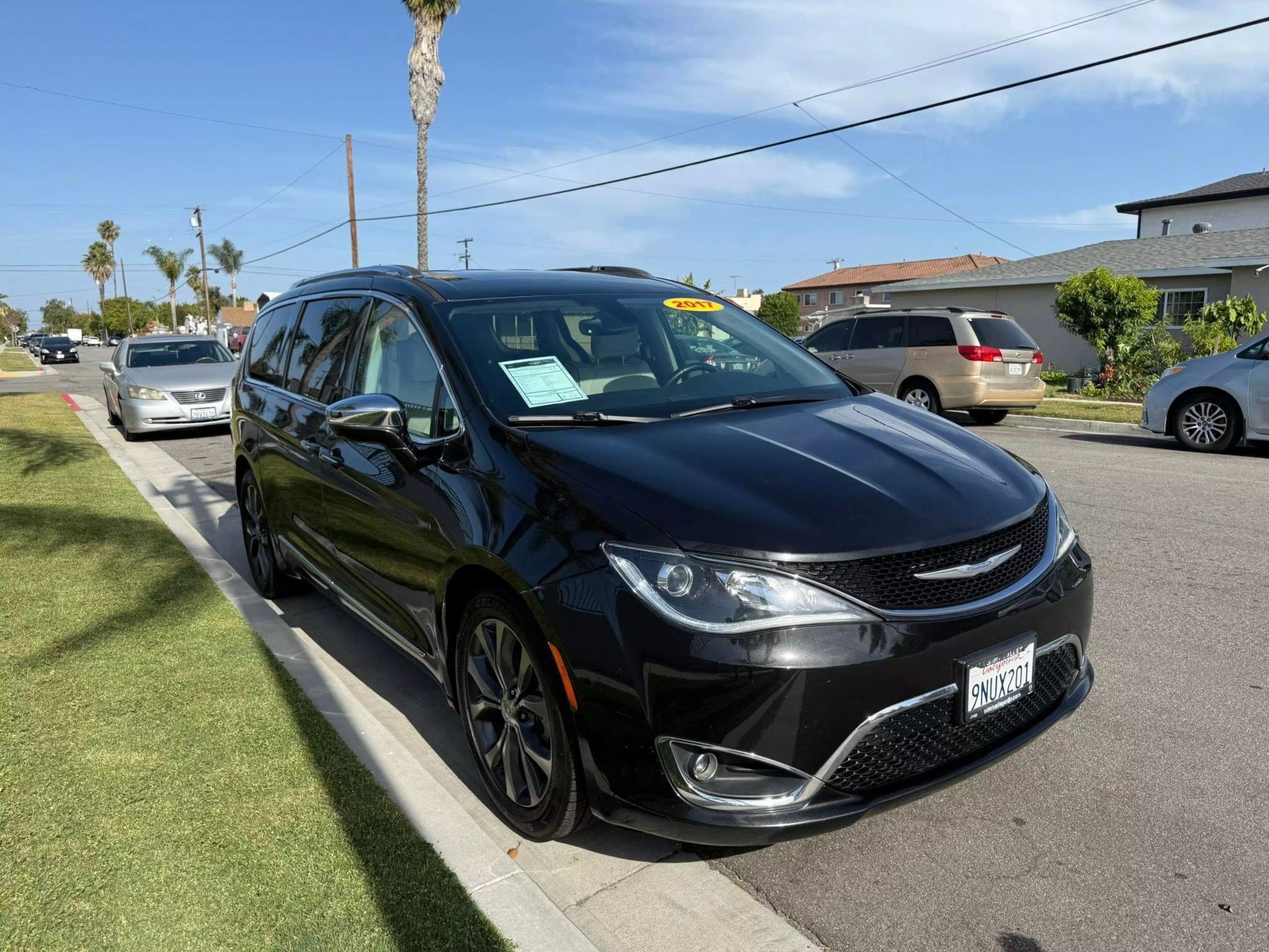 
								2017 CHRYSLER PACIFICA LIMITED MINIVAN 4D full									