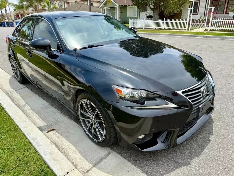 
								2016 LEXUS IS 200T SEDAN 4D full									