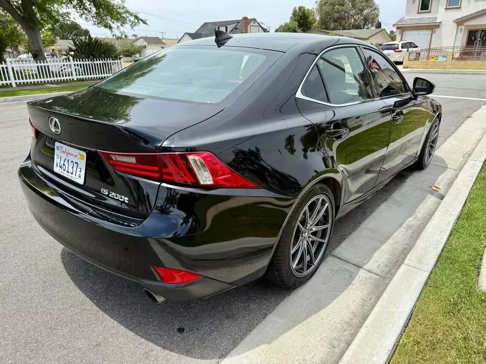 
								2016 LEXUS IS 200T SEDAN 4D full									