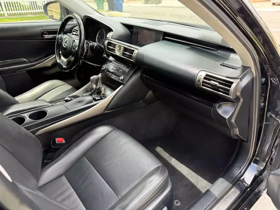 
								2016 LEXUS IS 200T SEDAN 4D full									