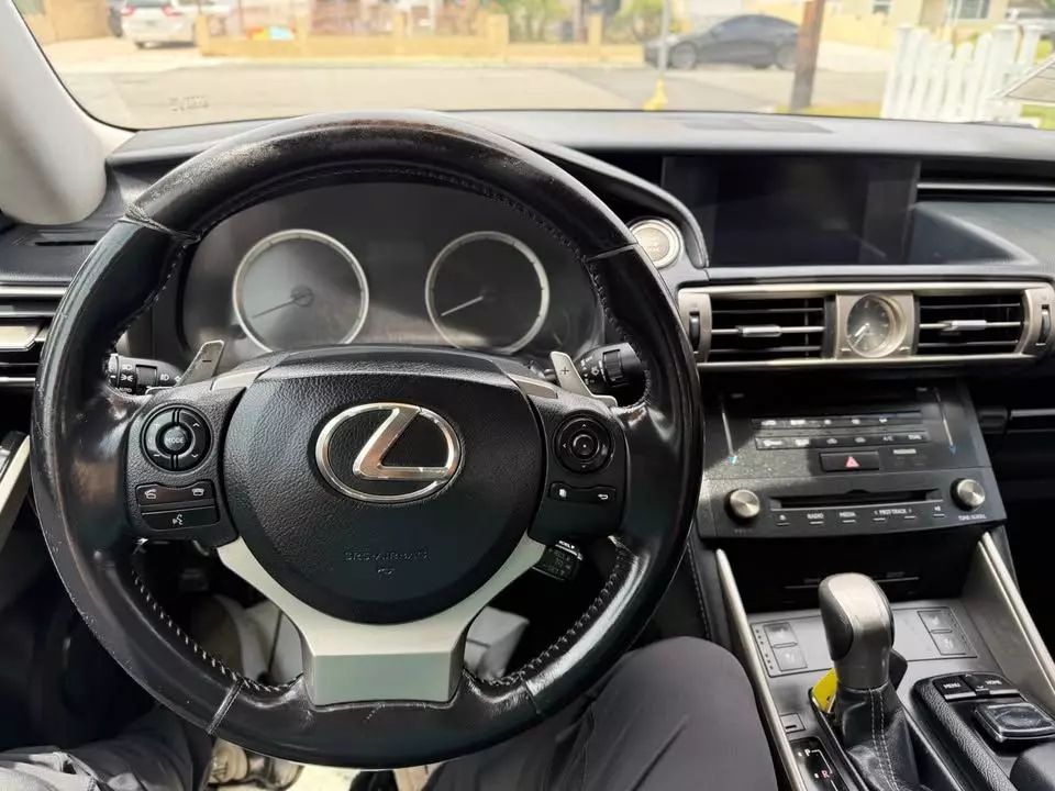 
								2016 LEXUS IS 200T SEDAN 4D full									