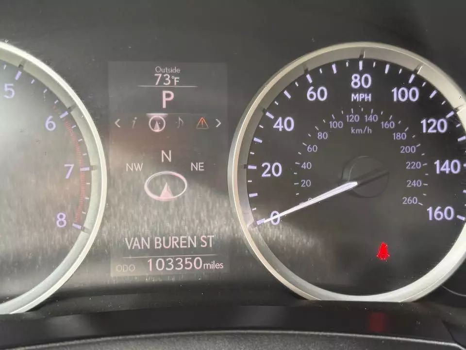 
								2016 LEXUS IS 200T SEDAN 4D full									