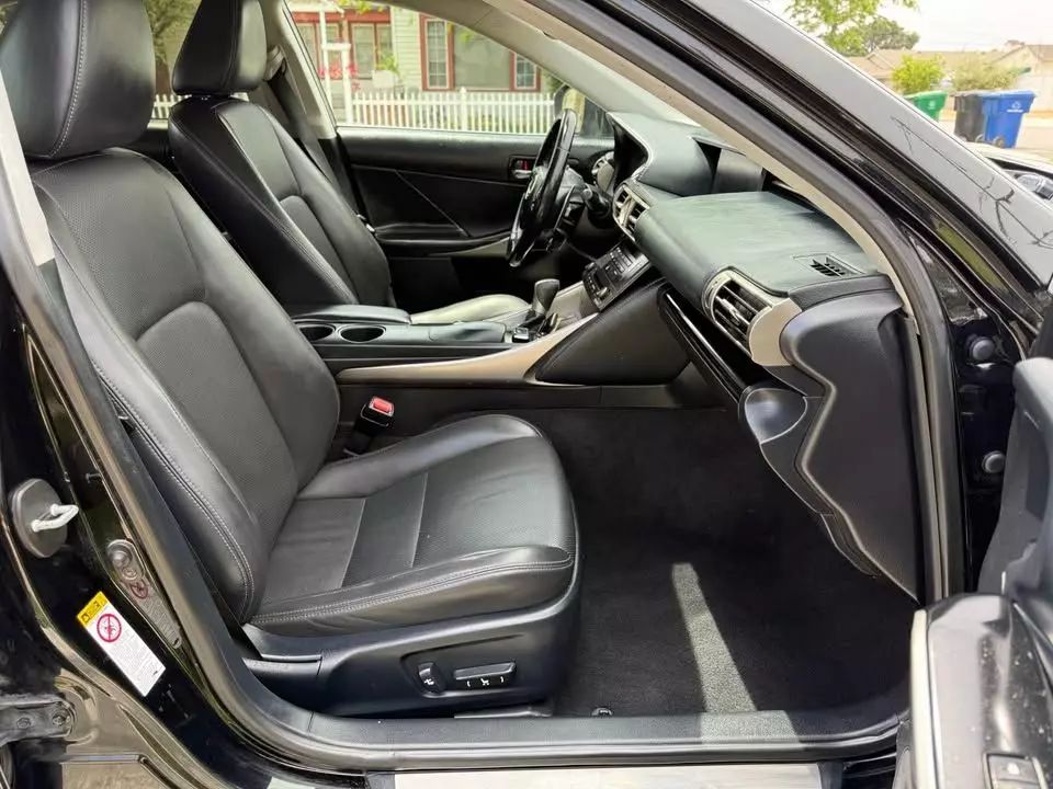 
								2016 LEXUS IS 200T SEDAN 4D full									