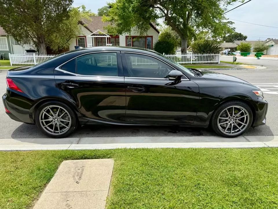 
								2016 LEXUS IS 200T SEDAN 4D full									