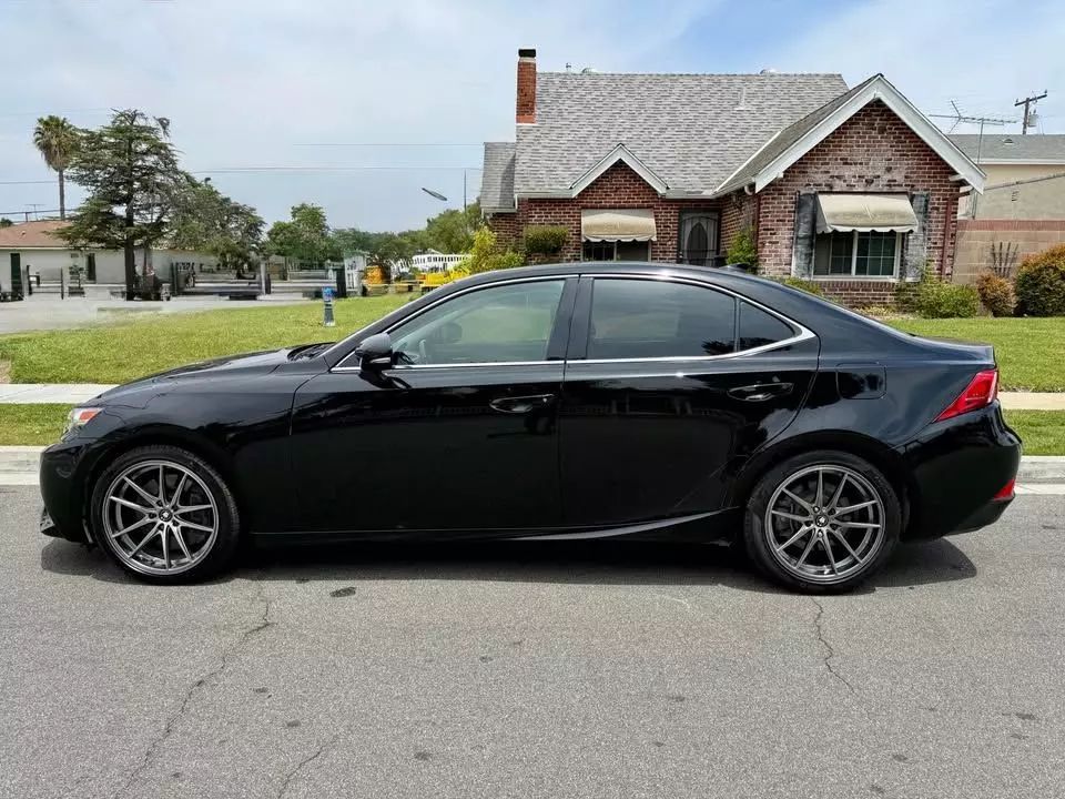
								2016 LEXUS IS 200T SEDAN 4D full									