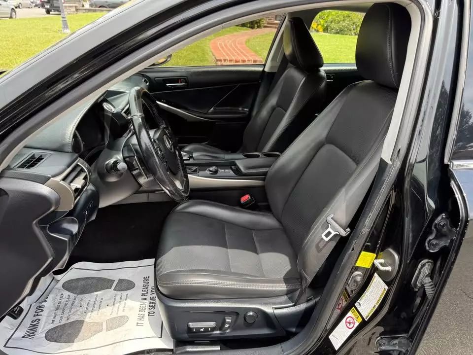 
								2016 LEXUS IS 200T SEDAN 4D full									