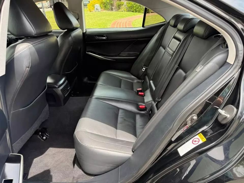 
								2016 LEXUS IS 200T SEDAN 4D full									