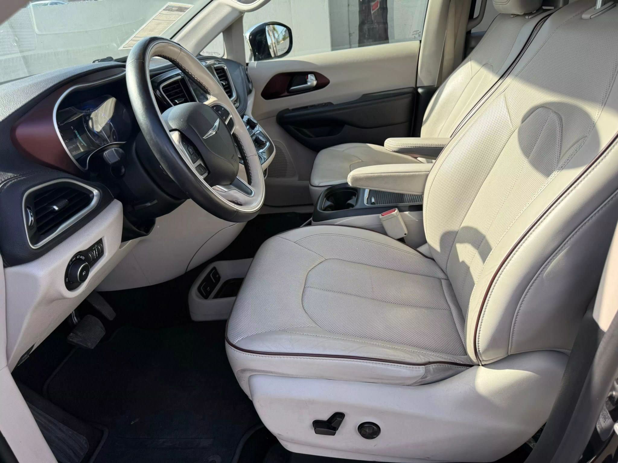 
								2017 CHRYSLER PACIFICA LIMITED MINIVAN 4D full									