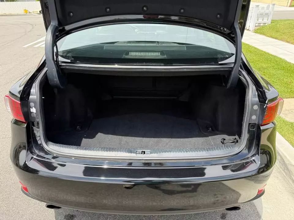 
								2016 LEXUS IS 200T SEDAN 4D full									