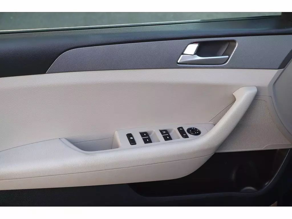 
								2017 HYUNDAI SONATA SEDAN 4D full									