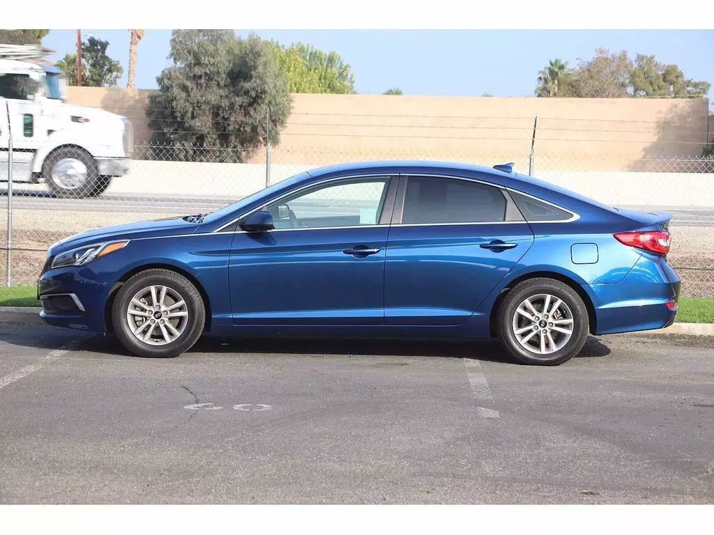 
								2017 HYUNDAI SONATA SEDAN 4D full									