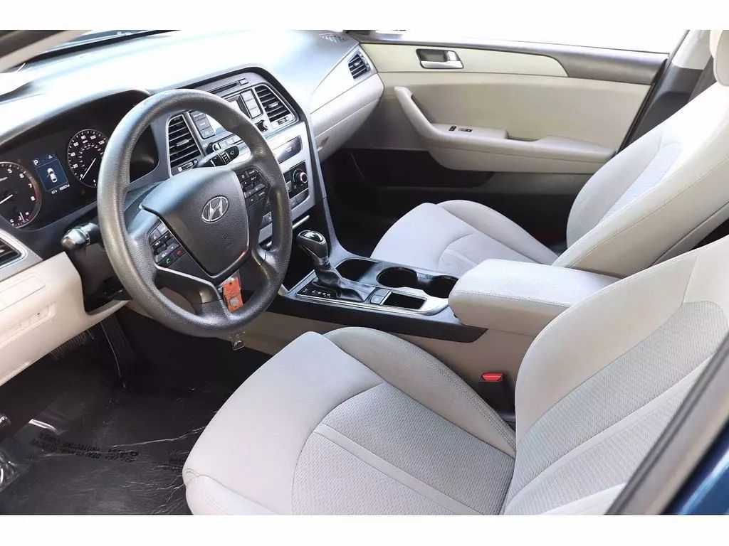 
								2017 HYUNDAI SONATA SEDAN 4D full									