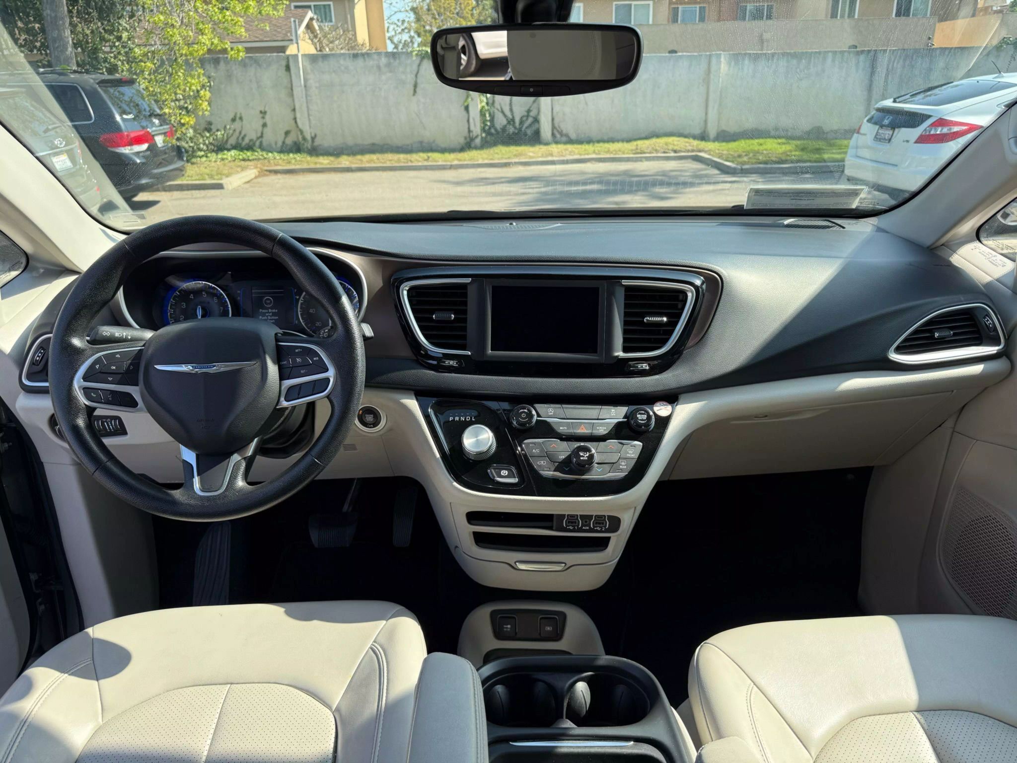 
								2021 CHRYSLER VOYAGER LXI MINIVAN 4D full									