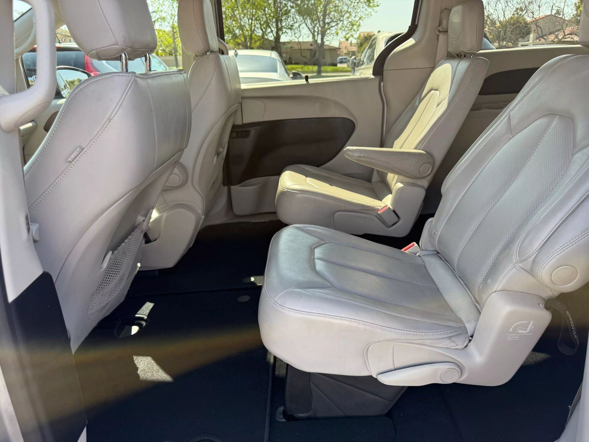 
								2021 CHRYSLER VOYAGER LXI MINIVAN 4D full									