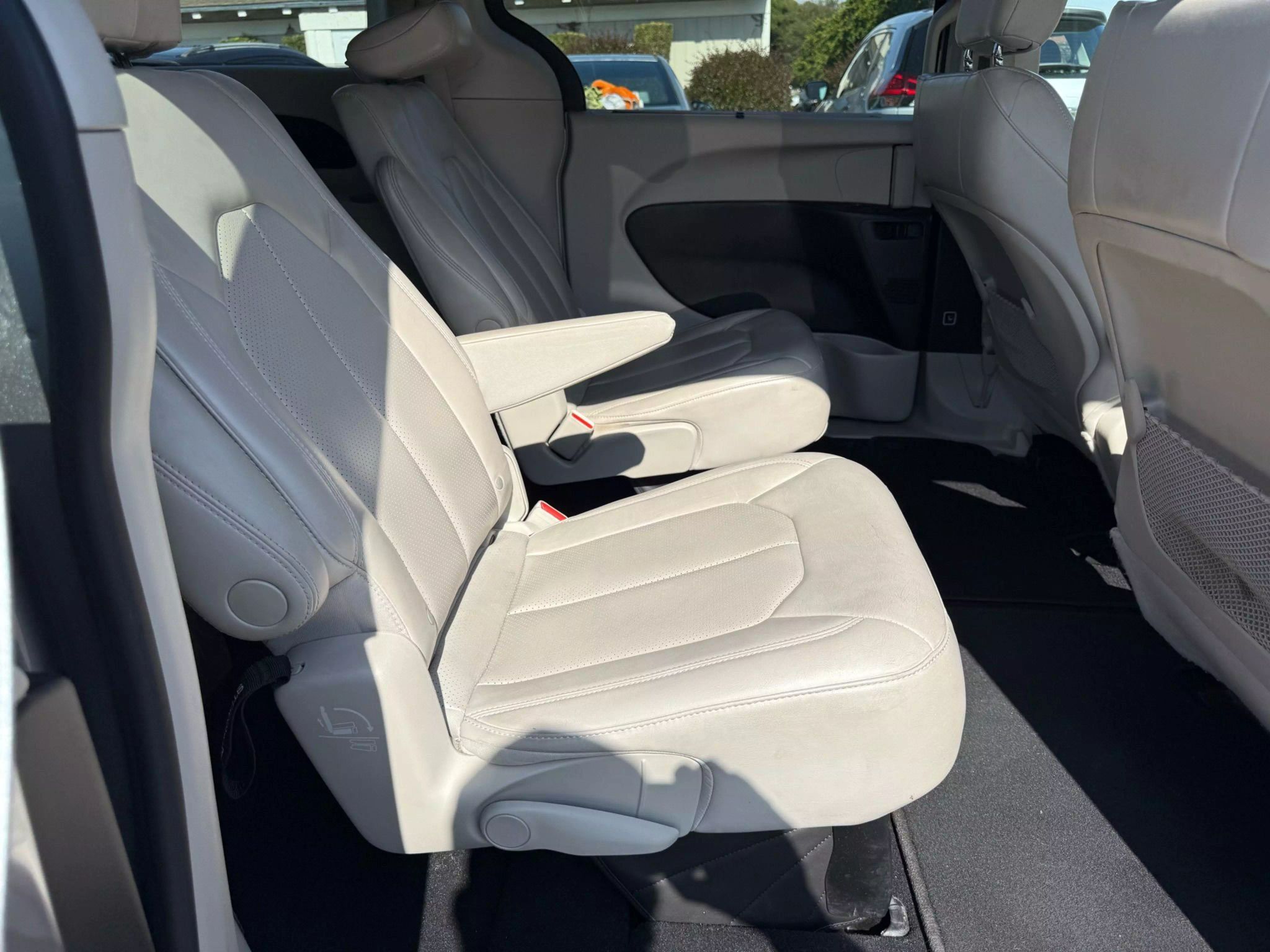 
								2021 CHRYSLER VOYAGER LXI MINIVAN 4D full									