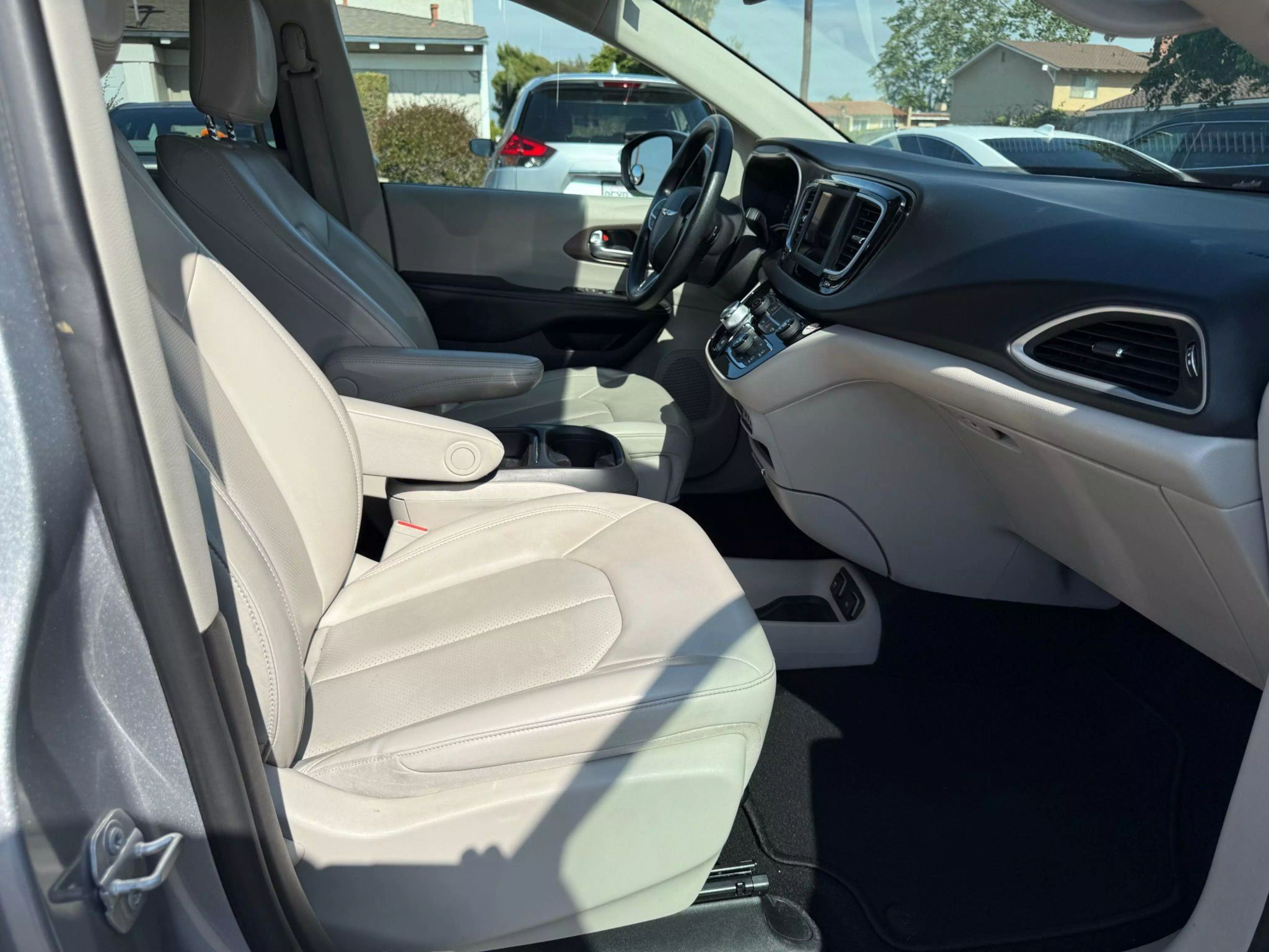 
								2021 CHRYSLER VOYAGER LXI MINIVAN 4D full									