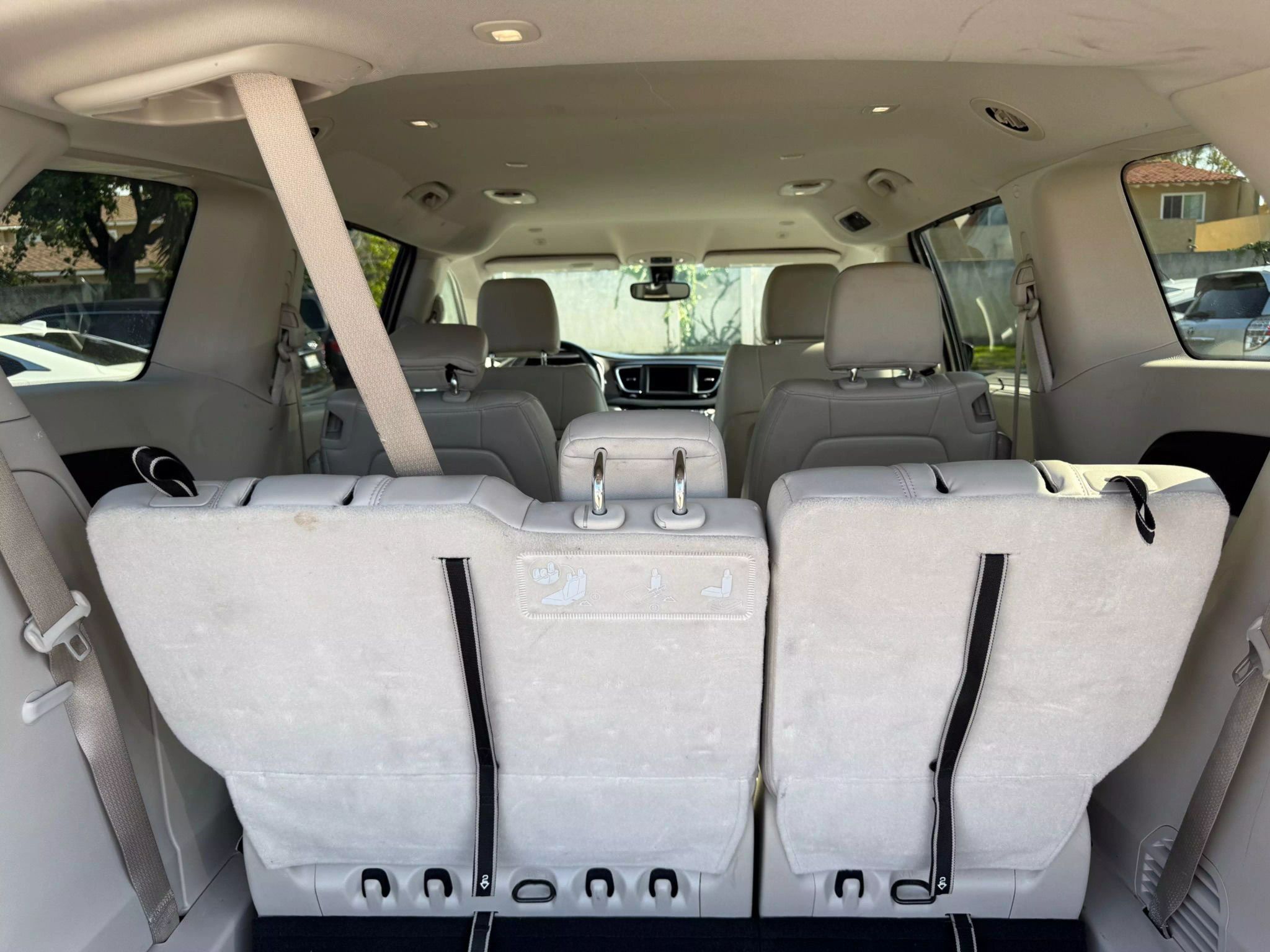 
								2021 CHRYSLER VOYAGER LXI MINIVAN 4D full									