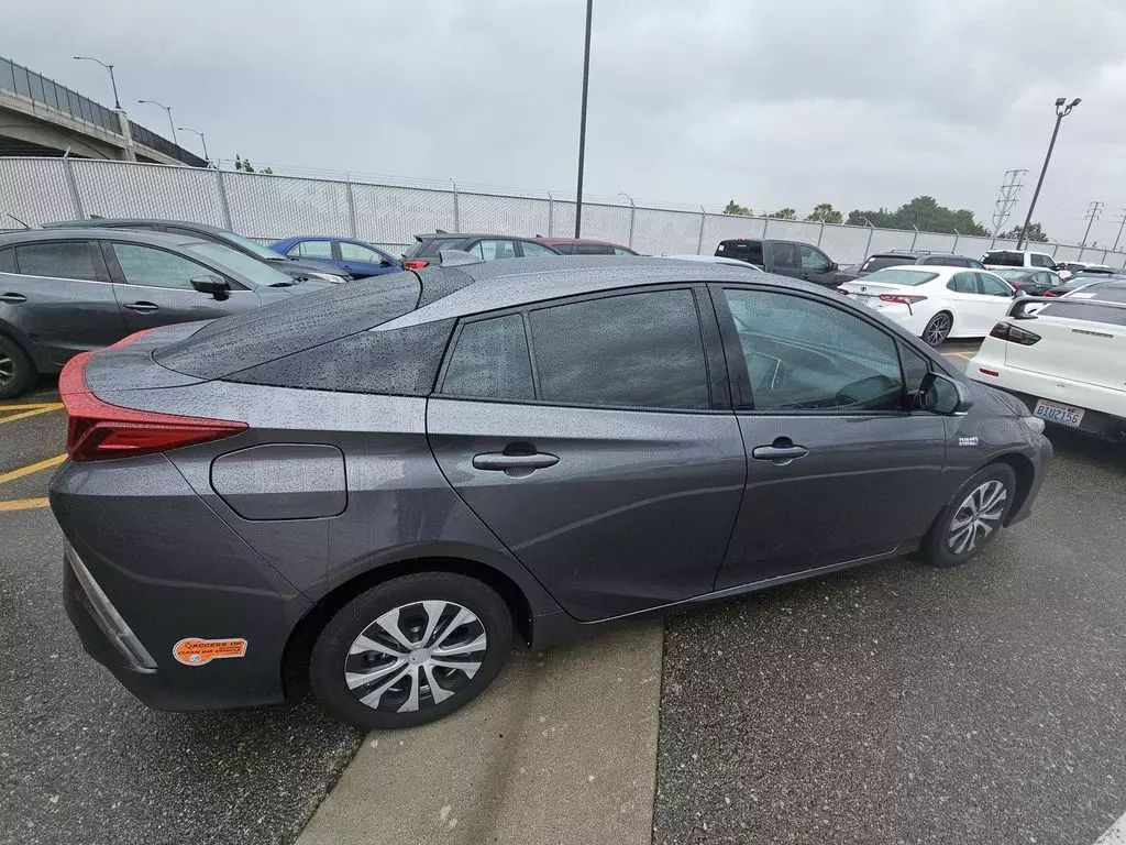 
								2020 TOYOTA PRIUS PRIME XLE 4D full									